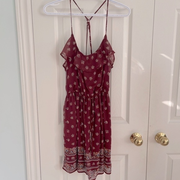 114. HOLLISTER Dress. Wine patterned strappy with ruffle. - Picture 2 of 6